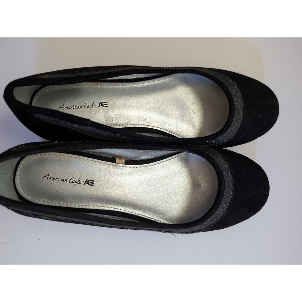 American Eagle girls size 3.5 black velour shoe with wedge heel.